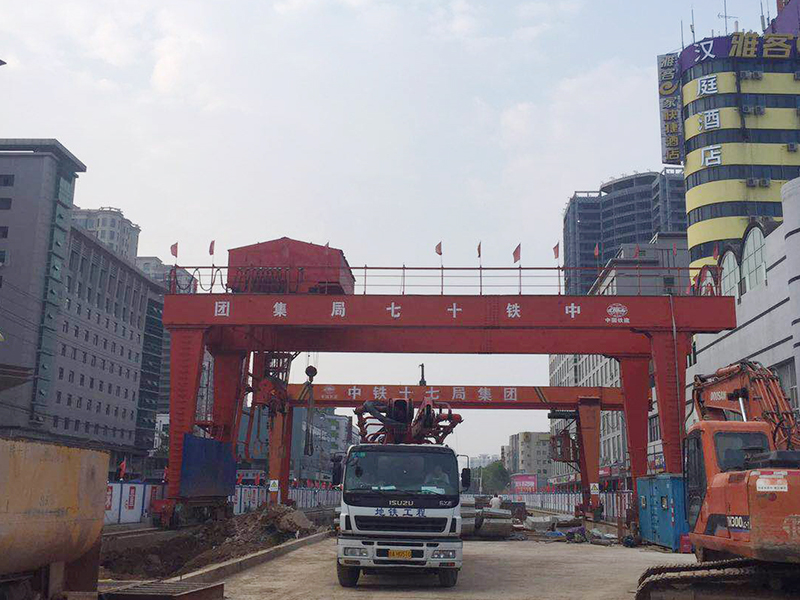 地鐵門式起重機